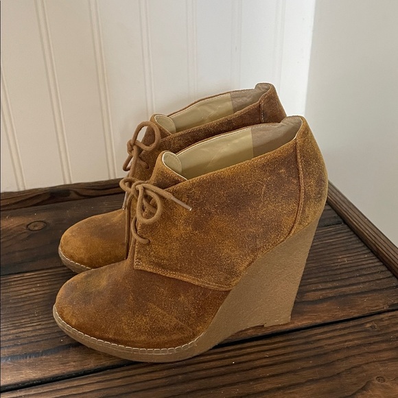 New Enzo Angiolini Eaflory Distressed Leather Wedge Ankle Boots - Picture 2 of 7